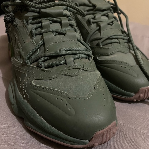 Green chunky Ozweego zip Adidas size 5 - Picture 2 of 6